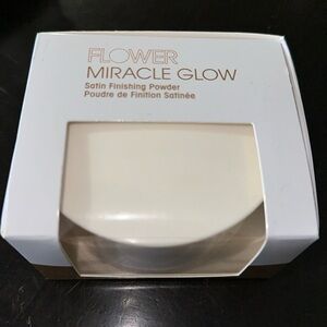 Flower beauty miracle glow satin finishing powder